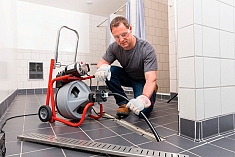 Использование прочистной машины барабанного типа Ridgid K-400